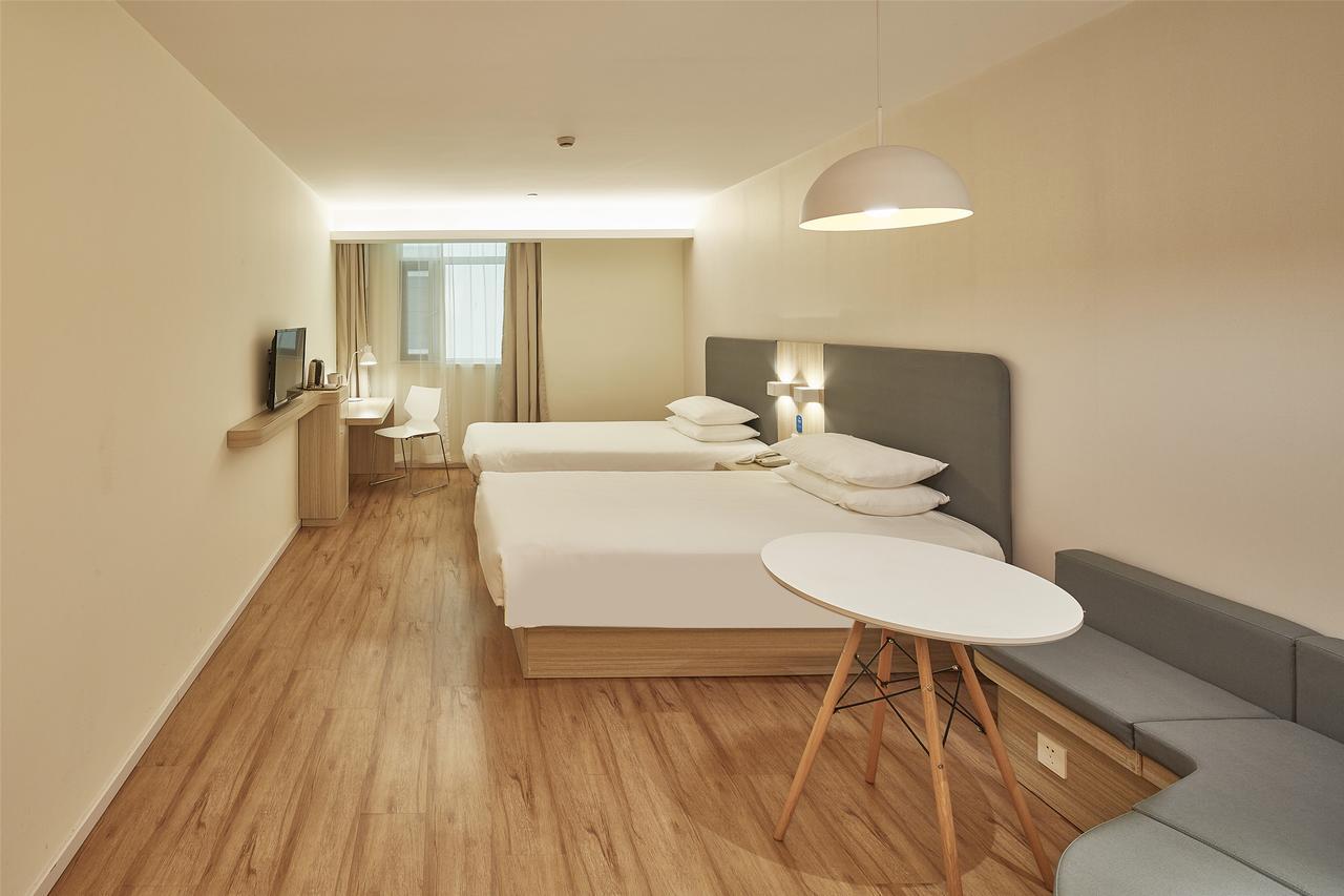 Hanting Hotel Shanghai Chunsha Jinhui Plaza Exterior photo