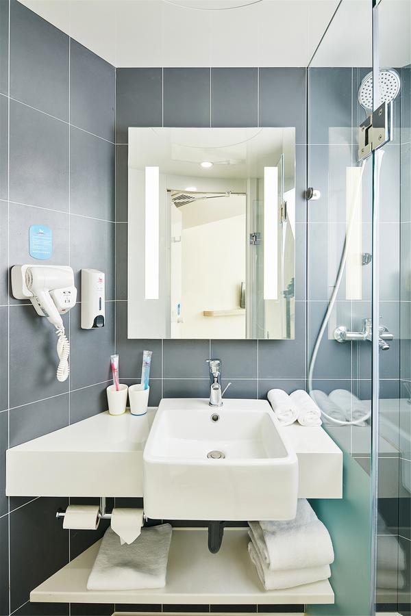 Hanting Hotel Shanghai Chunsha Jinhui Plaza Exterior photo