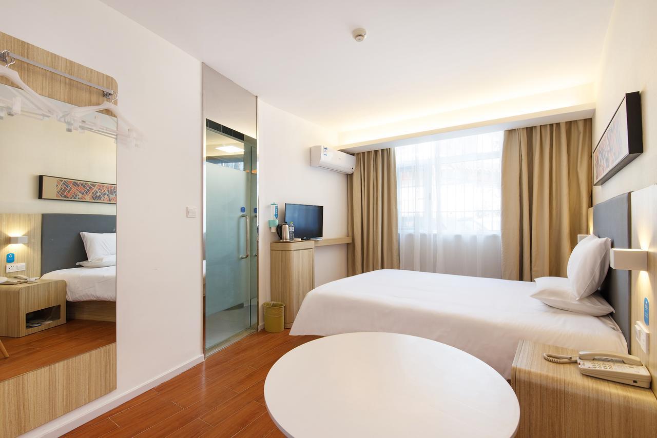 Hanting Hotel Shanghai Chunsha Jinhui Plaza Exterior photo