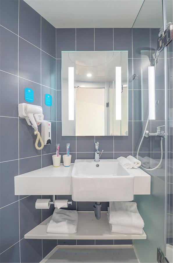 Hanting Hotel Shanghai Chunsha Jinhui Plaza Exterior photo